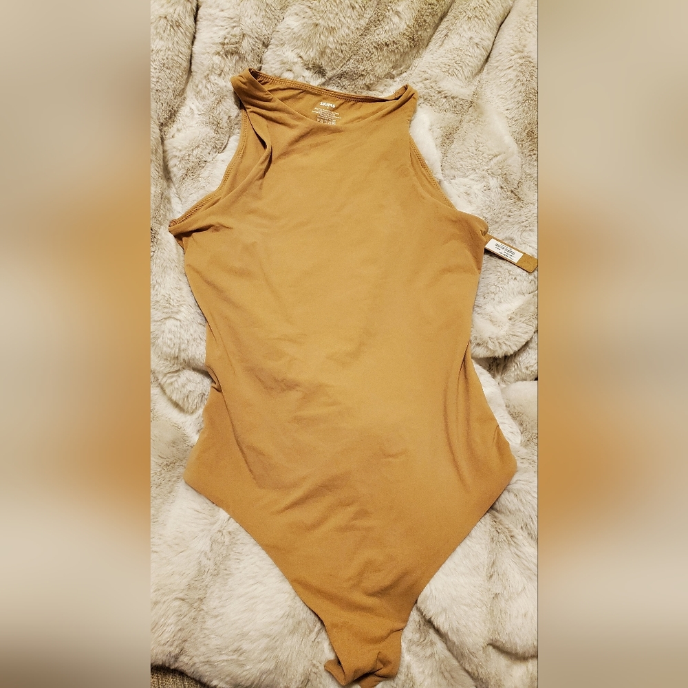 NWT Skims bodysuit fits all